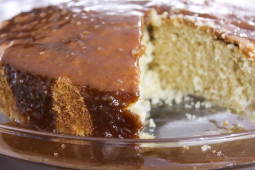 Apple cake with toffee sauce